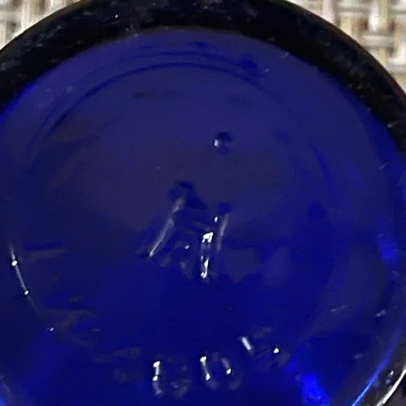 Hazel Atlas Vintage 1920s-30s Cobalt Blue Pyramid Salt & Pepper S&P No Tops Lids - Picture 3 of 3